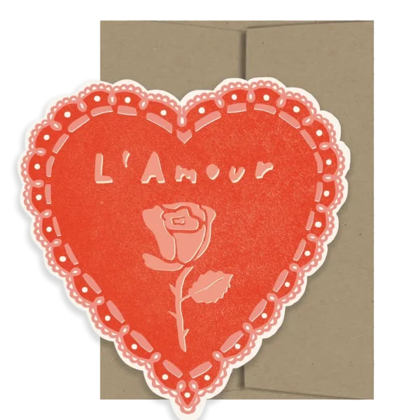 carte de voeux en forme de coeur rouge marqué l'amour