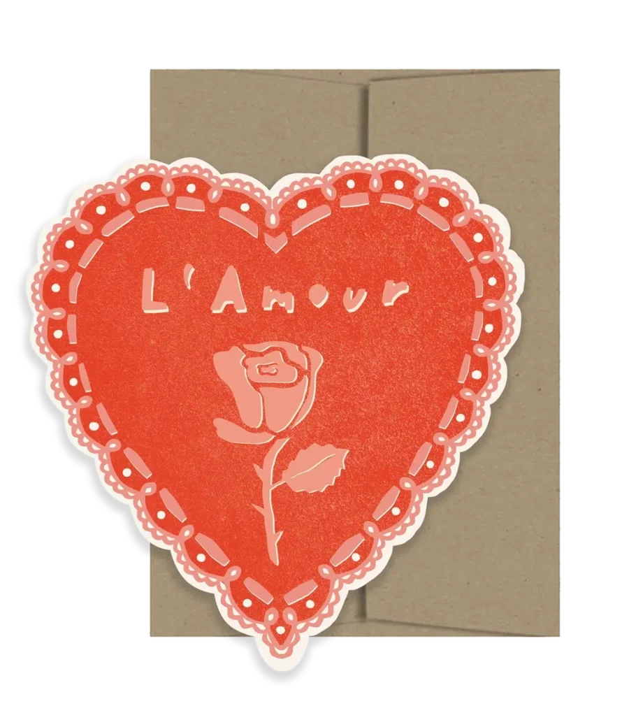 carte de voeux en forme de coeur rouge marqué l'amour